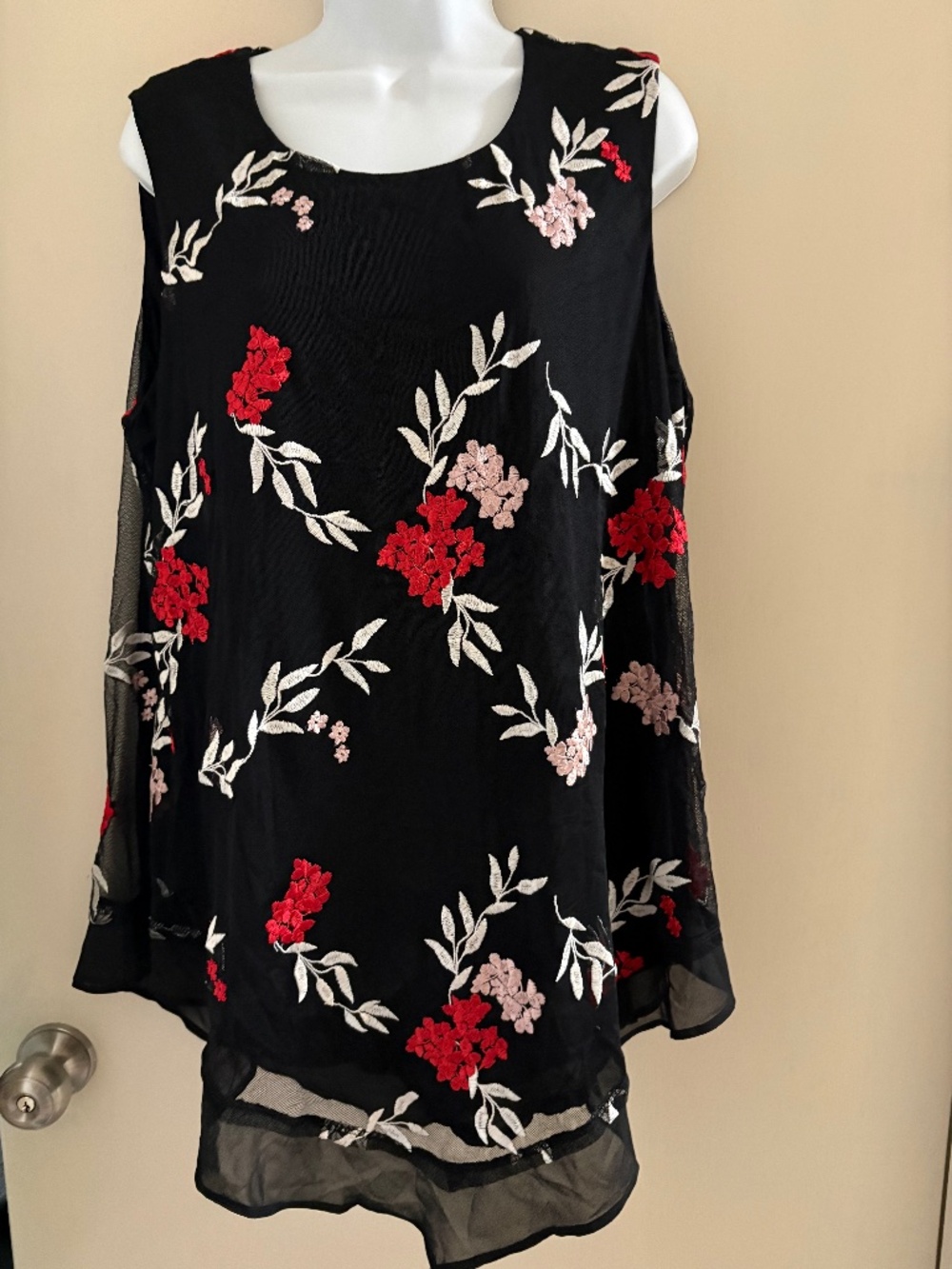 Alfani 2X blouse black and red